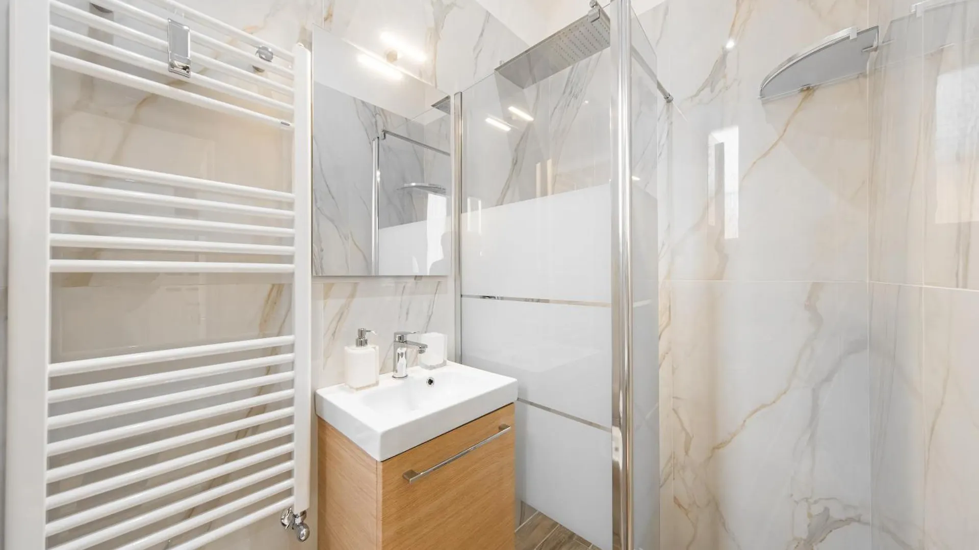 Costa Deluxe Apartment - Bologna