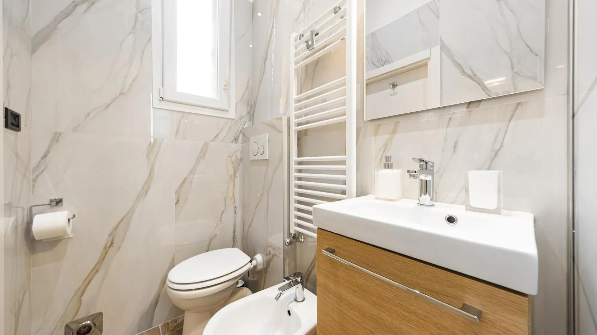 Costa Deluxe Apartment - Bologna