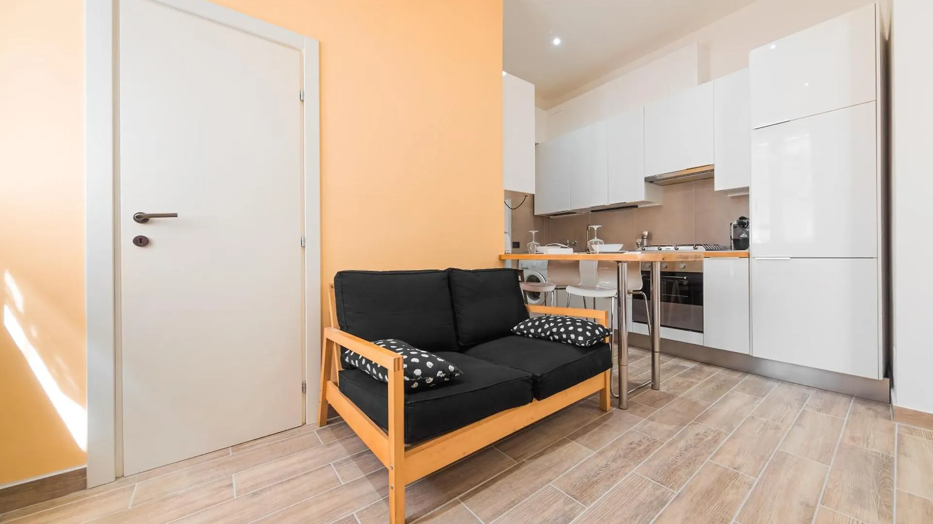 Costa Deluxe Apartment - Bologna Italy
