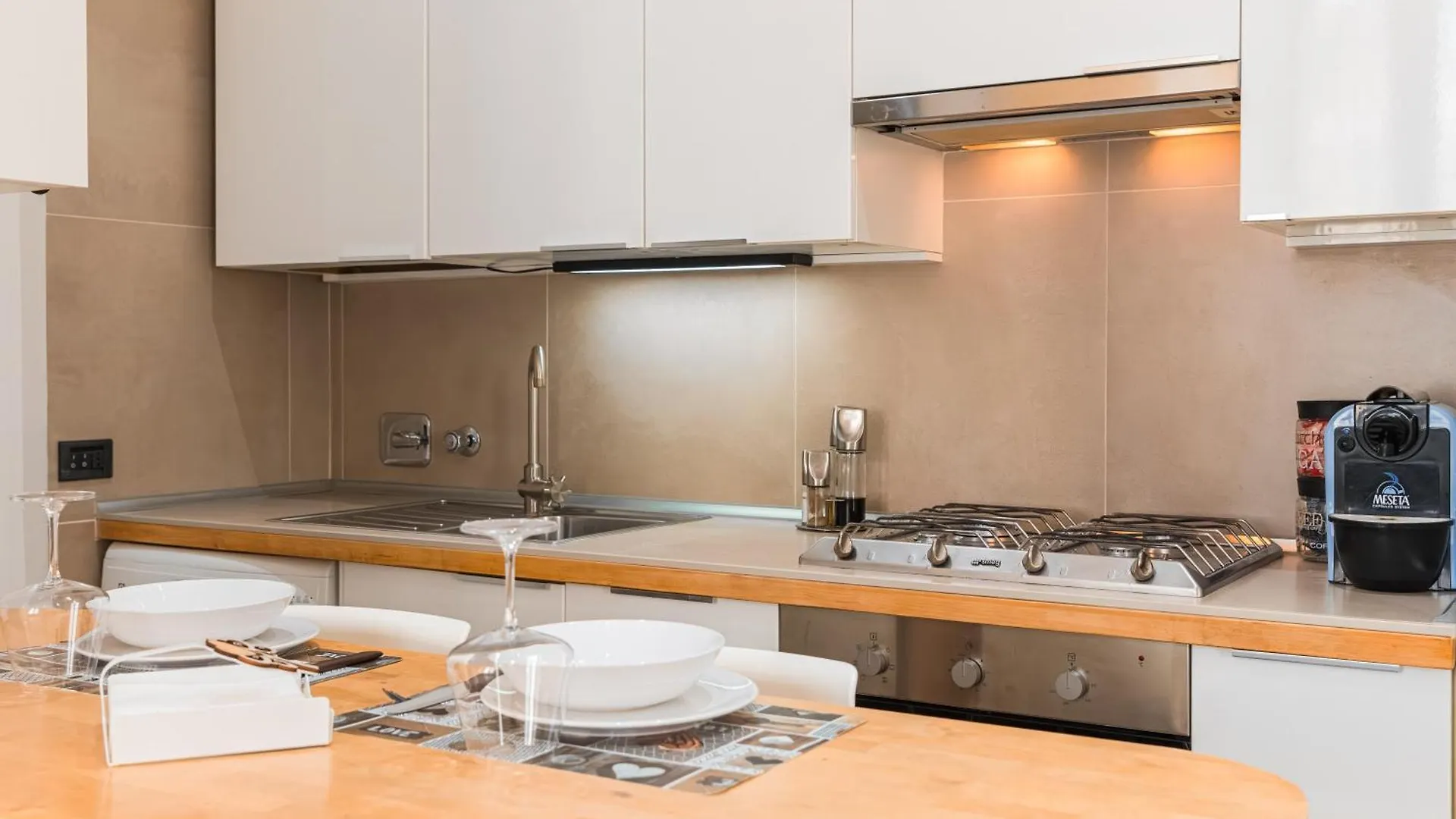 Costa Deluxe Apartment - Bologna Italy