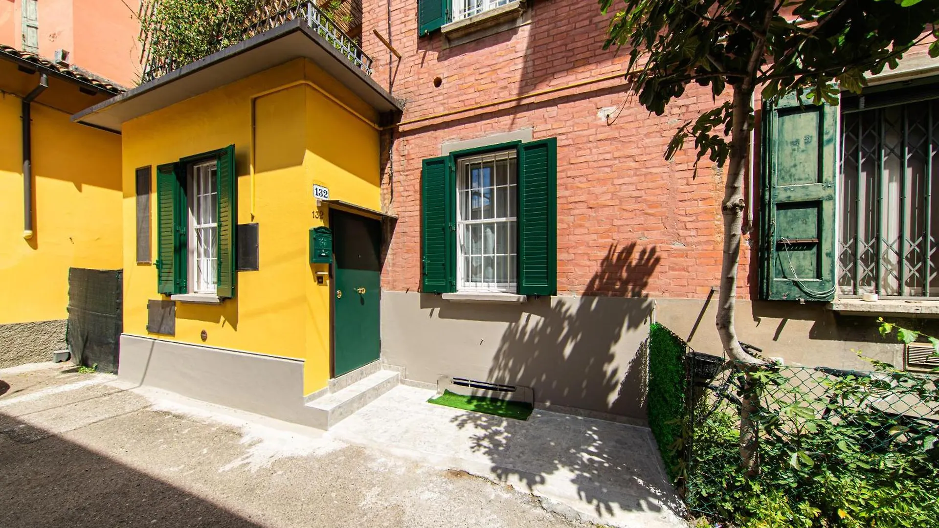 Costa Deluxe Apartment - Bologna Italy