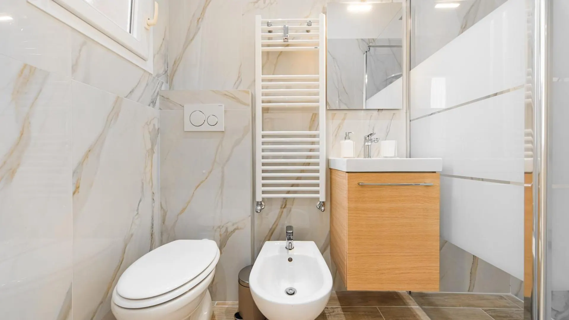 Costa Deluxe Apartment - Bologna